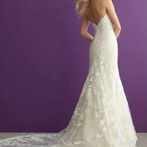 NEW WITH TAGS | Allure Romance Lace Mermaid Wedding Dress